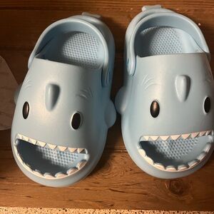 NWT Decibel  Shark Cloud Slides Kids Blue Size 7C